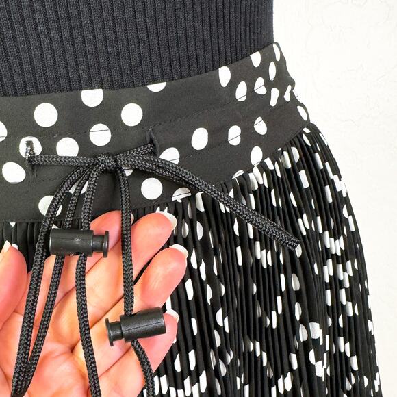 Karl Lagerfeld Polka Dot Pleated Circle A-Line Knee Length Skirt Black Sz 4 NWT - Picture 3 of 11